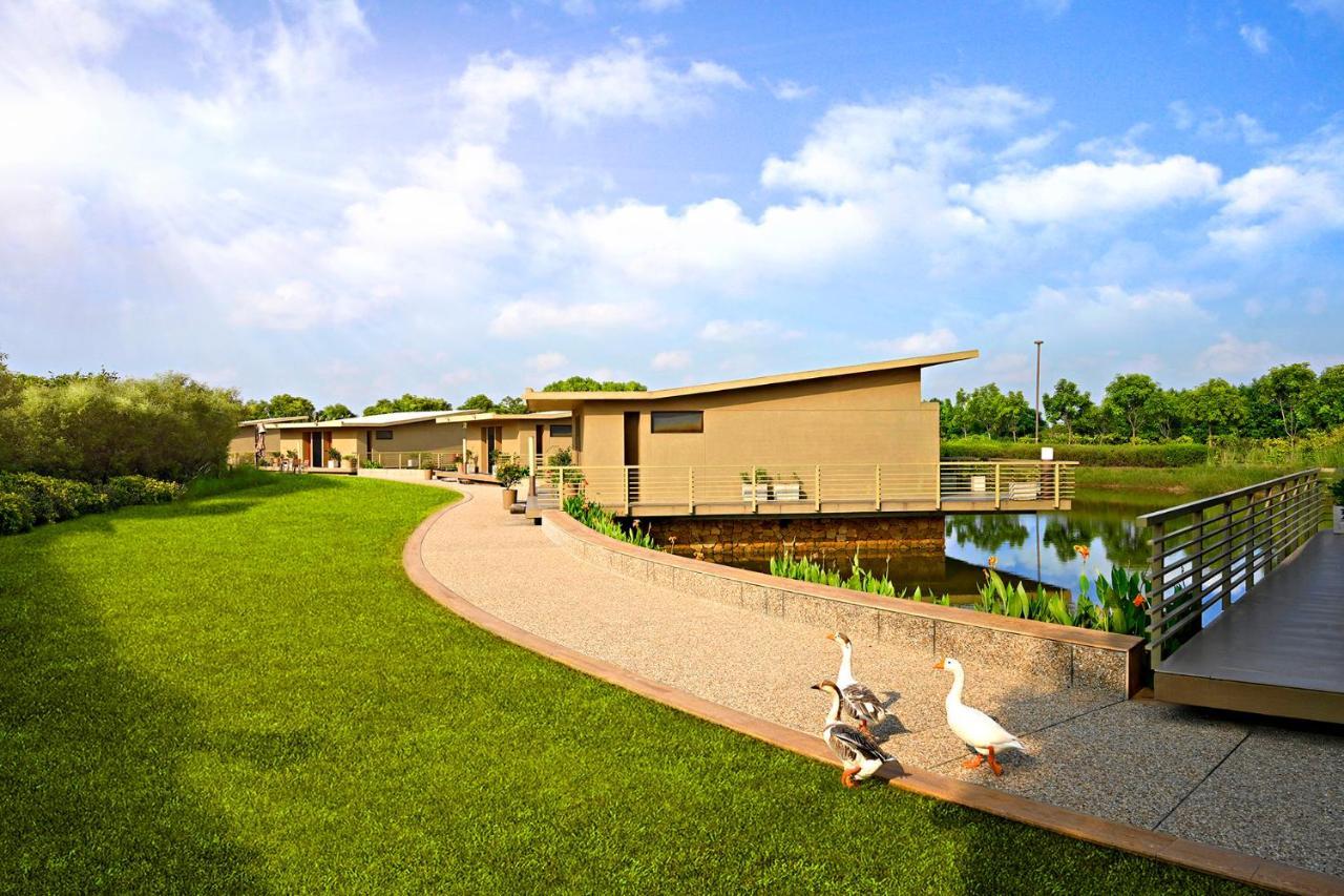 Life At Repose- Lake Villas Resort & Club Chor Warodra エクステリア 写真