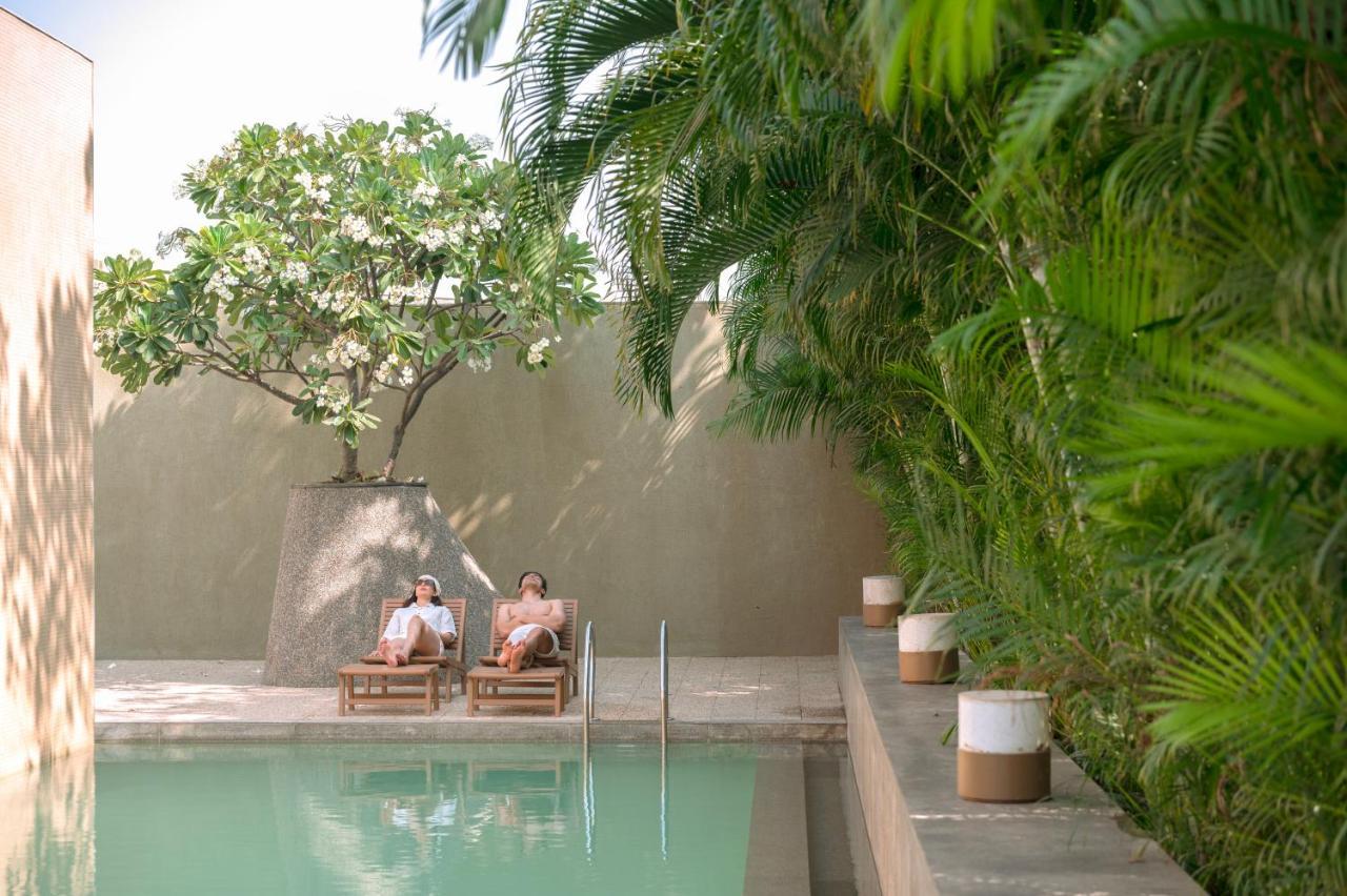 Life At Repose- Lake Villas Resort & Club Chor Warodra エクステリア 写真
