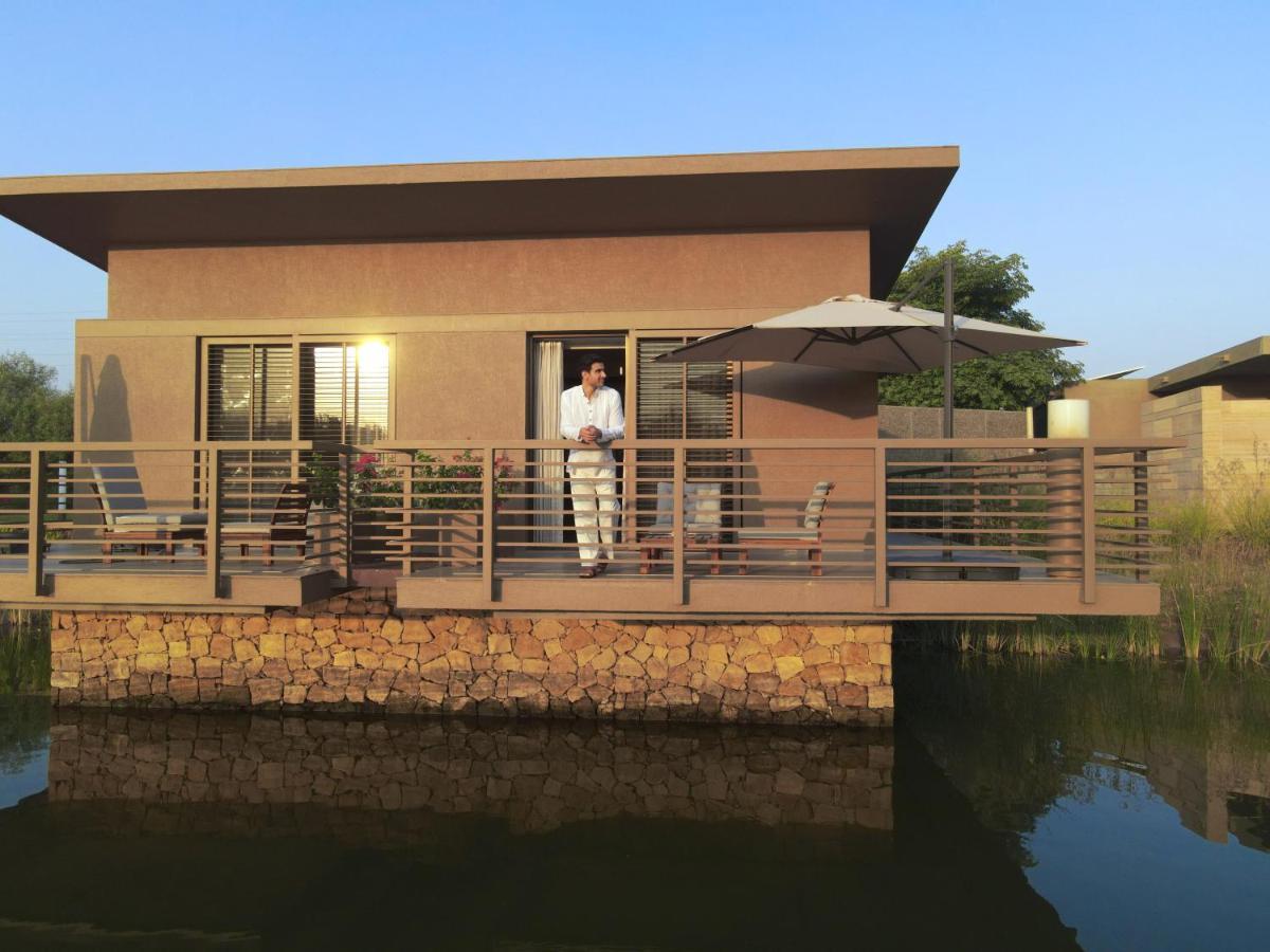 Life At Repose- Lake Villas Resort & Club Chor Warodra エクステリア 写真