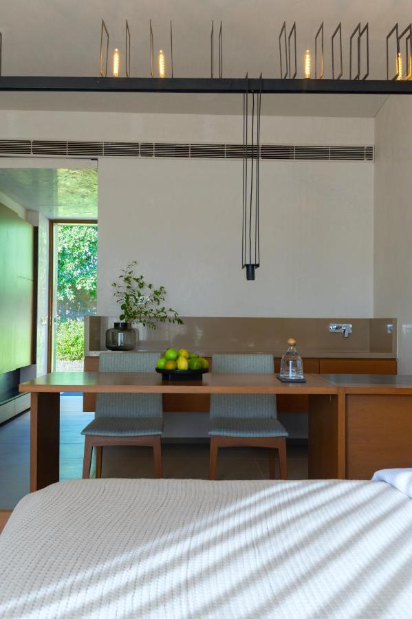 Life At Repose- Lake Villas Resort & Club Chor Warodra エクステリア 写真