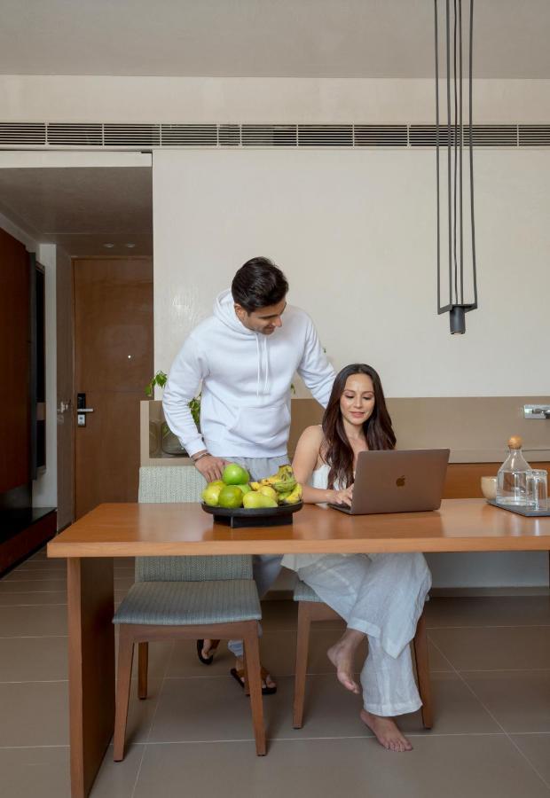 Life At Repose- Lake Villas Resort & Club Chor Warodra エクステリア 写真