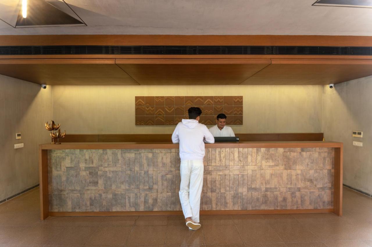 Life At Repose- Lake Villas Resort & Club Chor Warodra エクステリア 写真