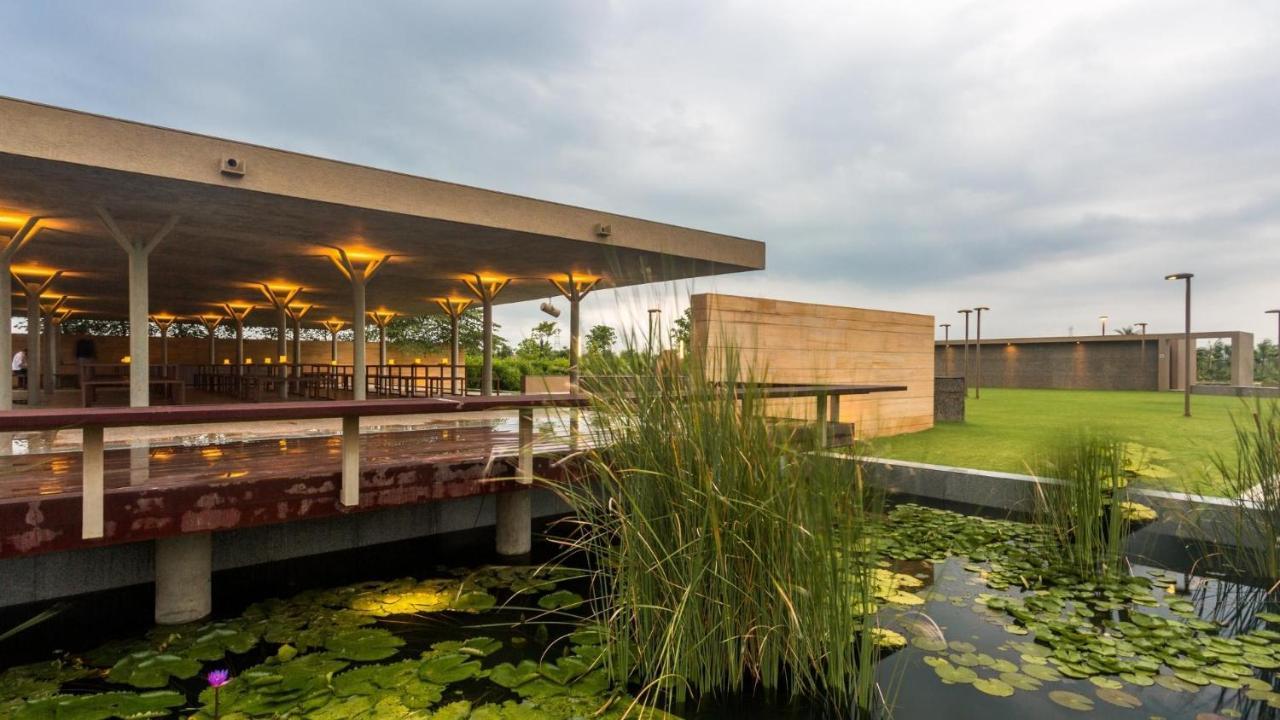 Life At Repose- Lake Villas Resort & Club Chor Warodra エクステリア 写真